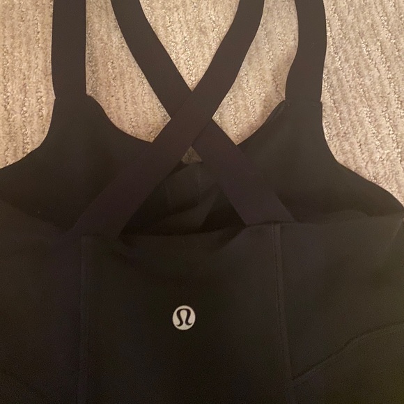 Bundle of 2 Lululemon tanks - Picture 6 of 11